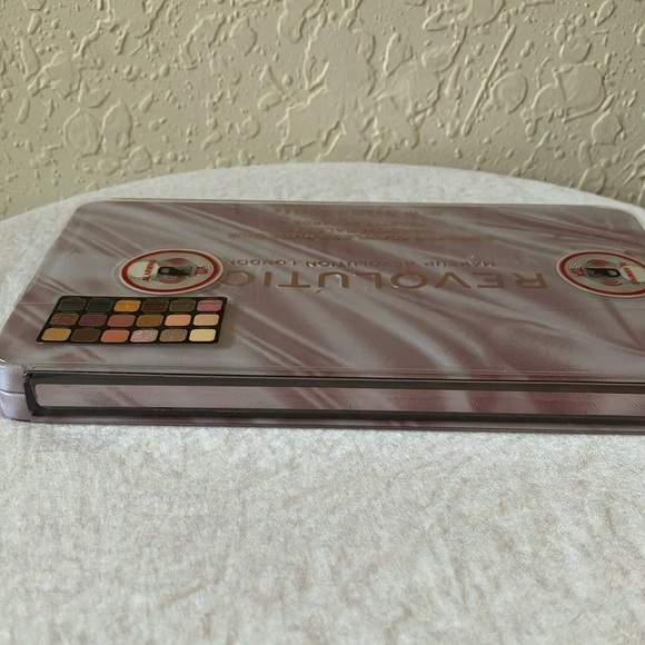 Revolution: Makeup Revolution Forever Flawless Palette- Nude - Picture 12 of 16